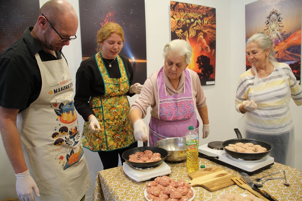 Rodzina Szojerów gotowała dziś dla uczestników spotkania w Halo! Rybnik. Zdj. Sabina Horzela-Piskula
