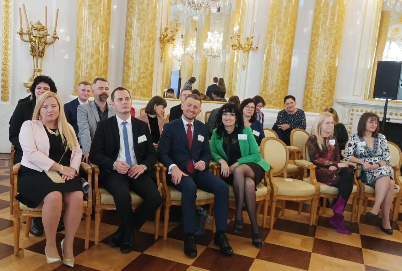 Uroczystość odbyła się na Zamku Królewskim w Warszawie, a nagrodę dla przedszkola odebrała dyrktorka placówki Klaudia Ciupek (z lewej). Zdj. Arch. placówki