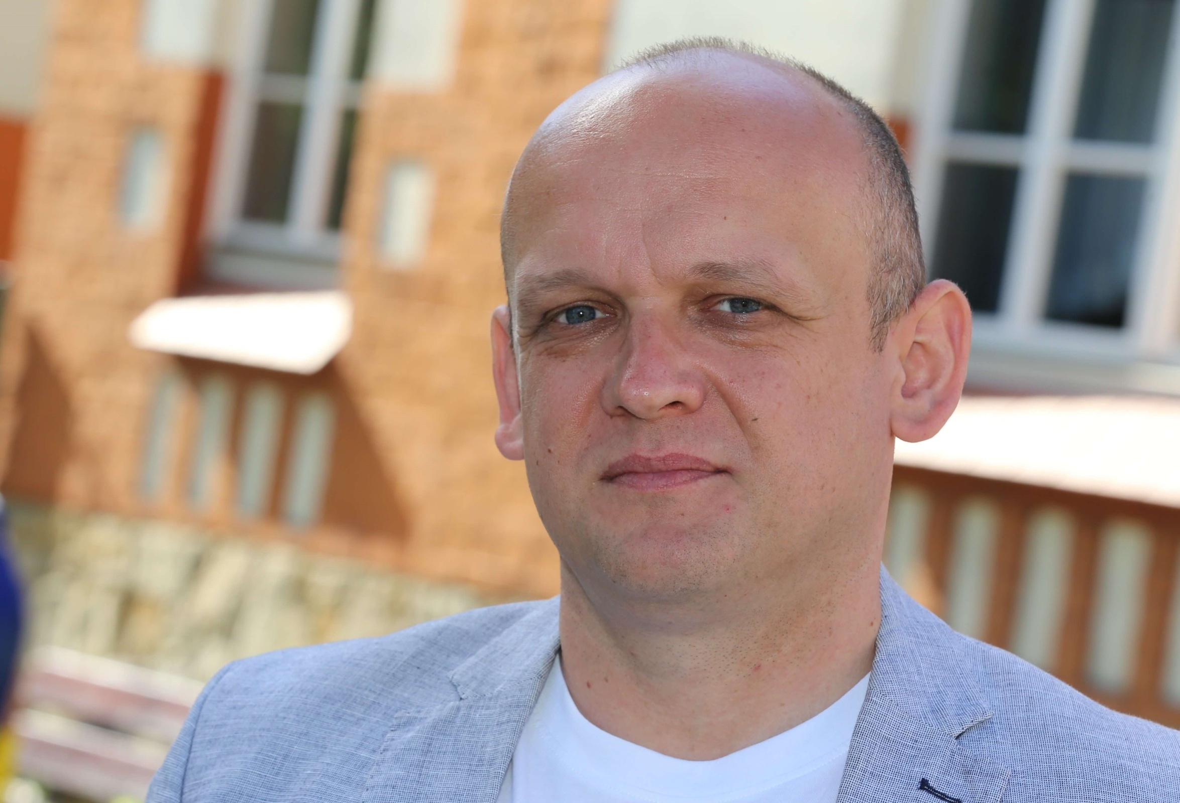 Remigiusz Michalik (46 lat) w miejskim Za kładzie Gospodarki Mieszkaniowej pracuje od 21 lat. Zdj. Wacław Troszka