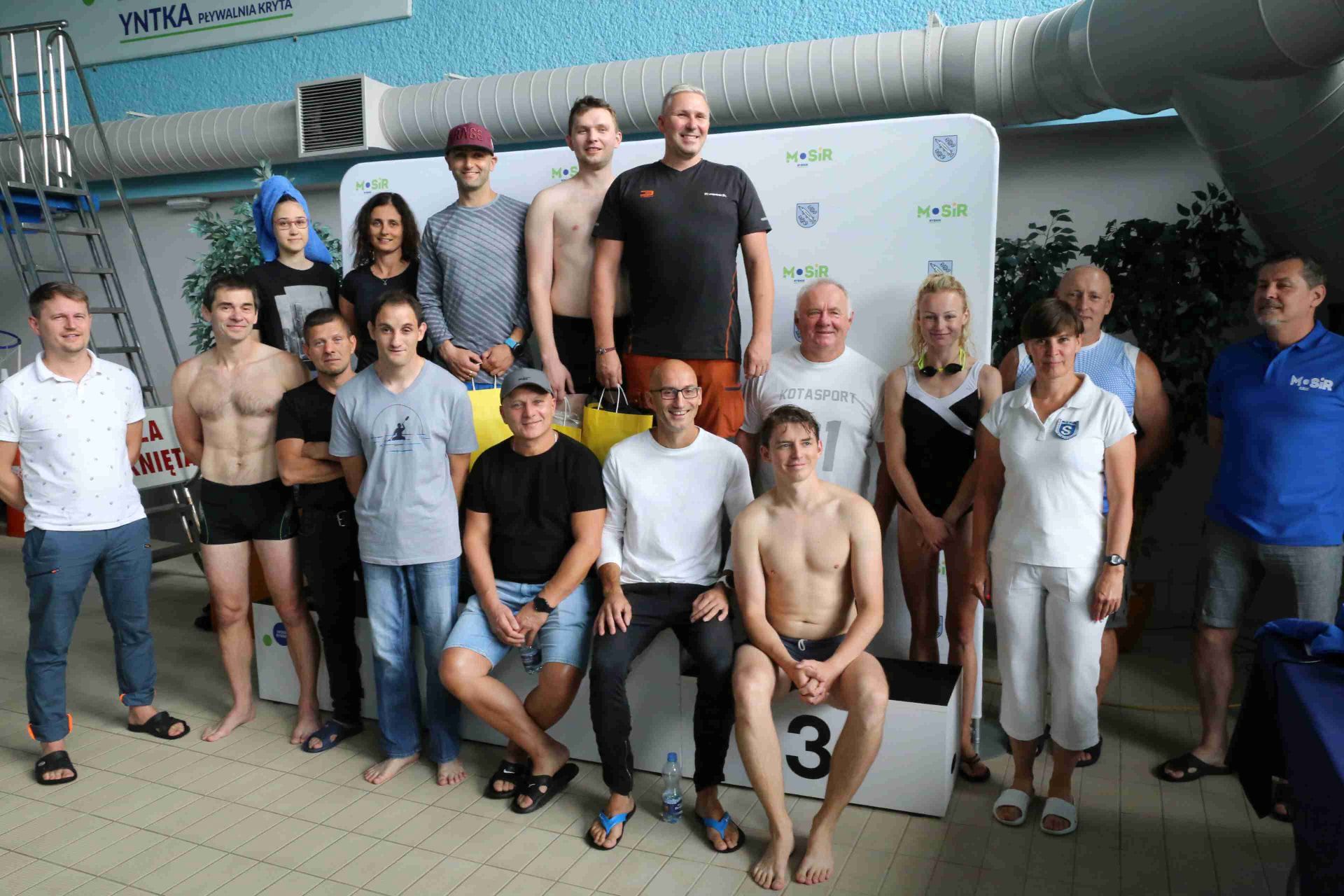 To były bardzo kameralne mistrzostwa Rybnika w pływaniu. Na pływalni Yntka ścigało się tylko 18 pływaków. Zdj. Wacław Troszka