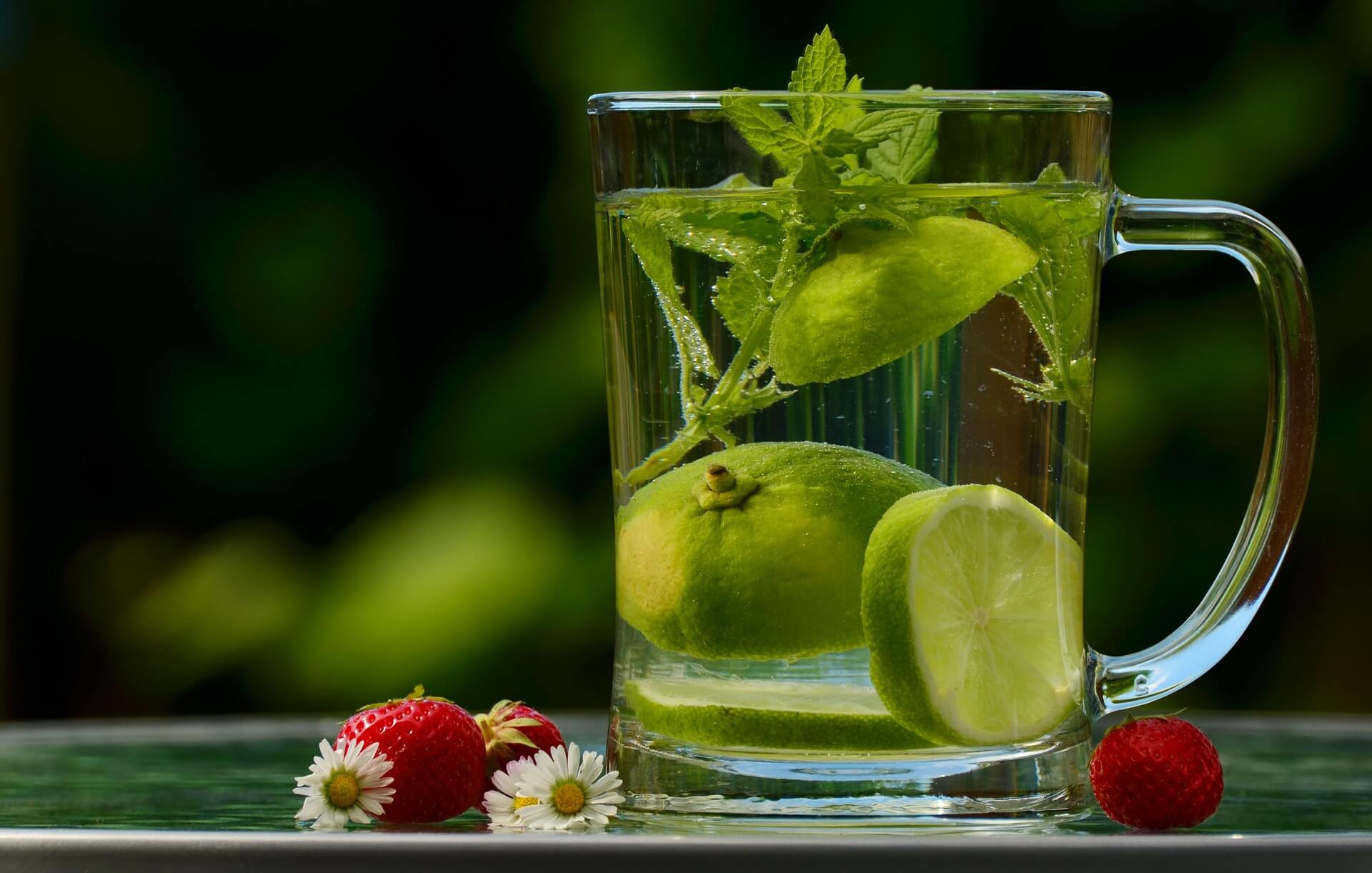 Owoce i warzywa zawierają w sobie bardzo dużo wody, co jest niezbędne przy takiego typu pogodzie. Zdj. pixabay