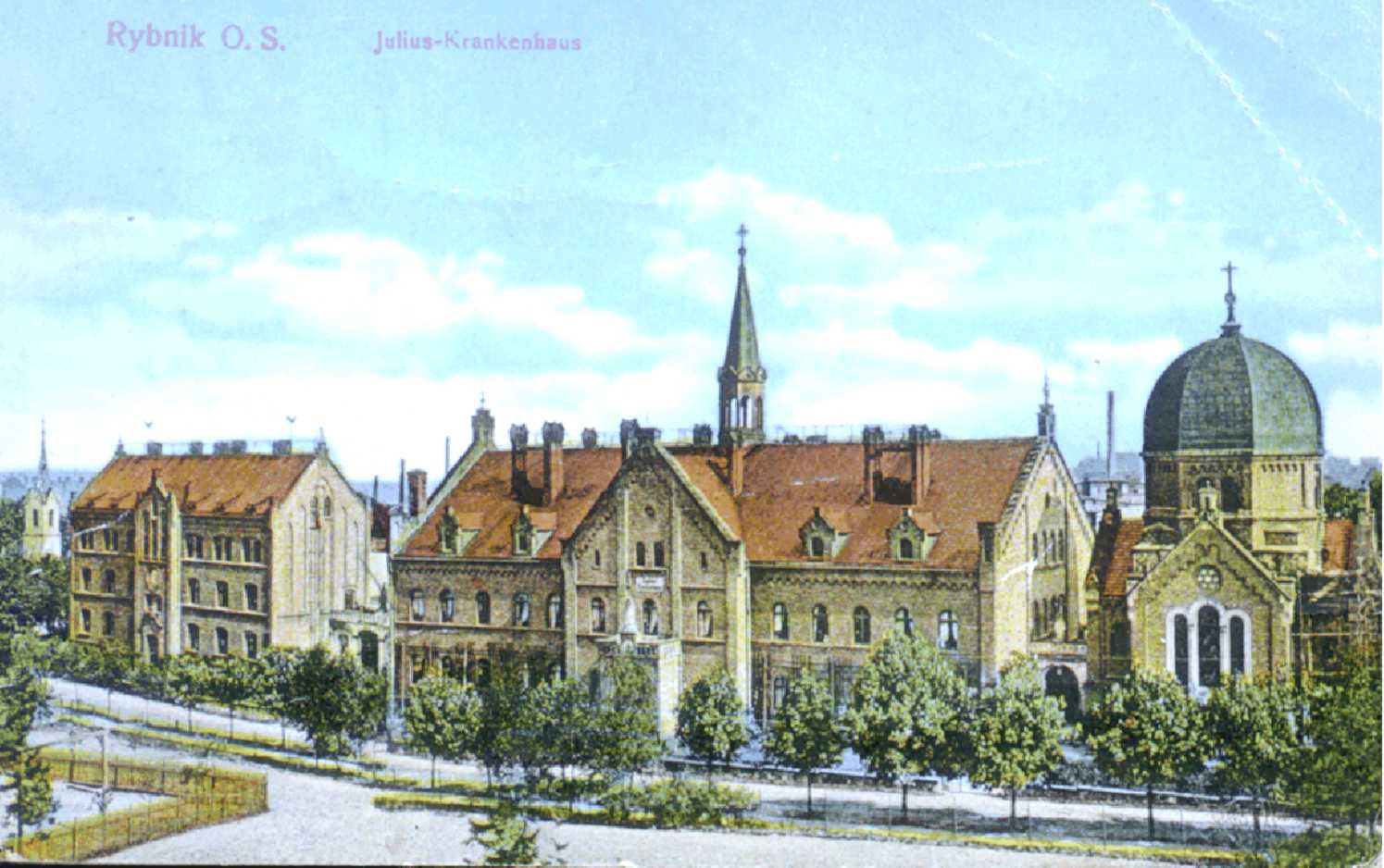 Kaplica Szpitala Juliusza jest drugą budowlą tego typu powstałą w szpitalnym kompleksie. Pierwsza istniała w latach 1869-1895 i służyła głównie personelowi szpitala i pacjentkom. Pocztówka z archiwum Muzeum w Rybniku