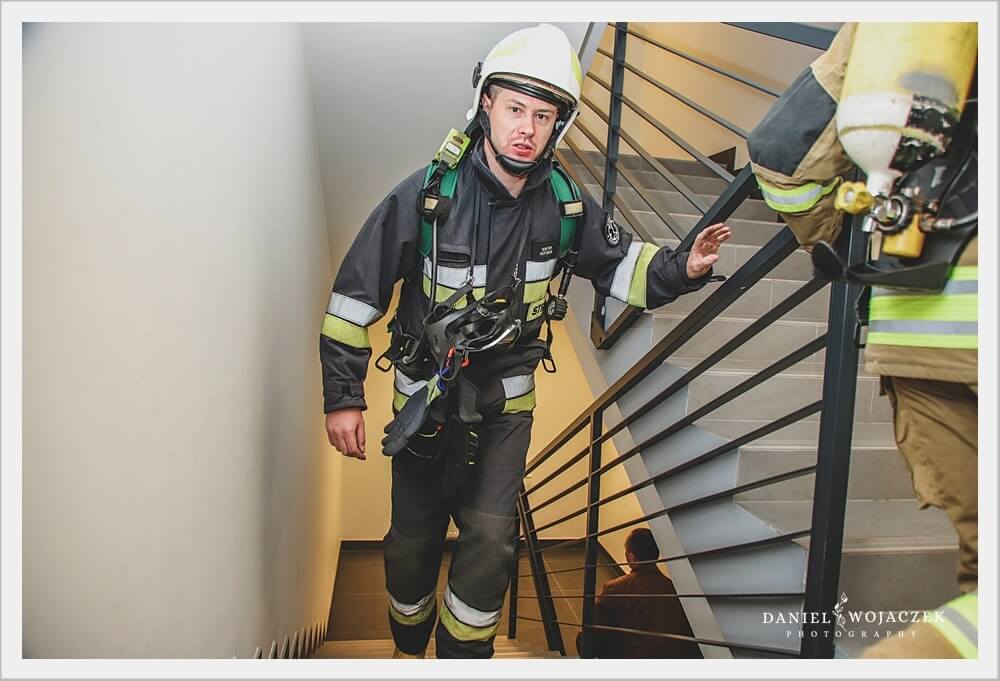 Strażacy pokonywali 222 schody na szczyt biurowca K1. Zdj. Daniel Wojaczek