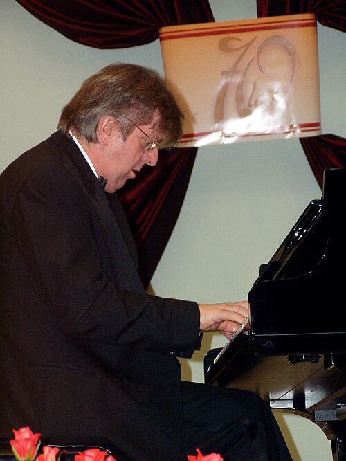Piotr Paleczny jest laureatem prestiżowych międzynarodowych konkursów pianistycznych. 