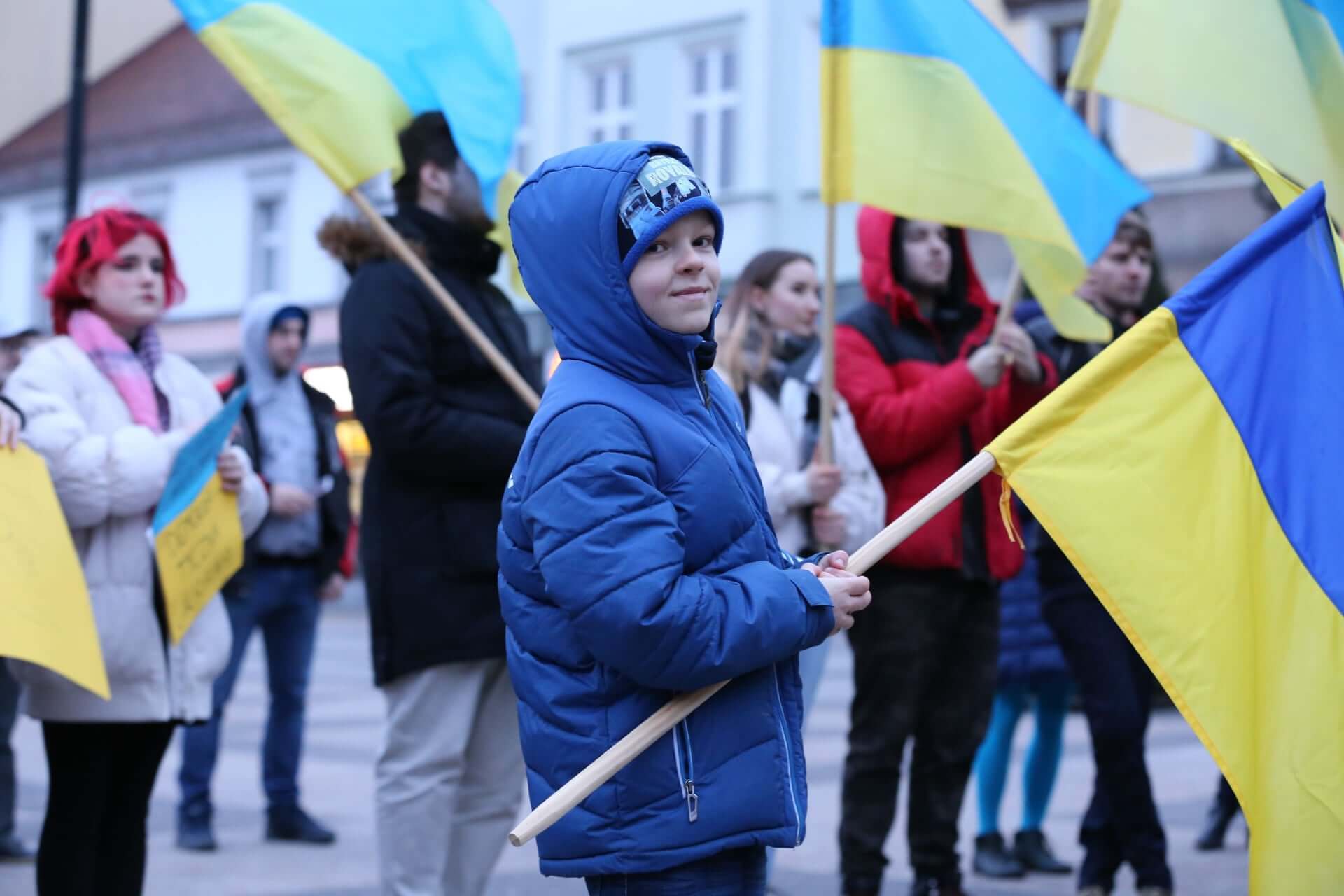 Mieszkańcy zbiorą się na rynku 24 lutego, by wyrazić solidarność z Ukrainą. Zdj. WaT