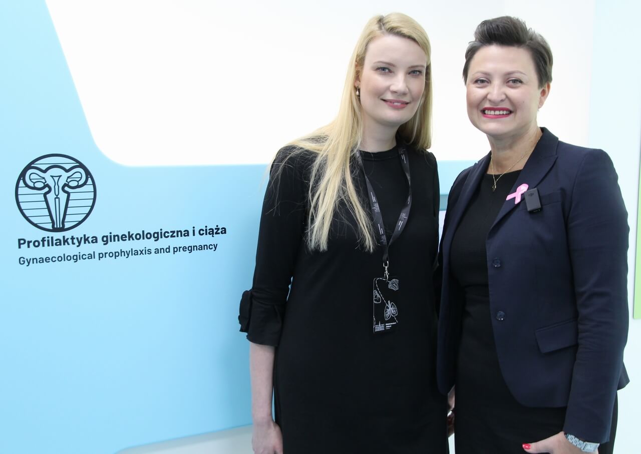 Michalina Batóg (z lewej) i Katarzyna Stachowicz mówiły dziś w Edukatorium Juliusz o prozdrowotnym projekcie „Zdrowie na różowo” i znaczeniu badań profilaktycznych. Zdj. Sabina Horzela-Piskula