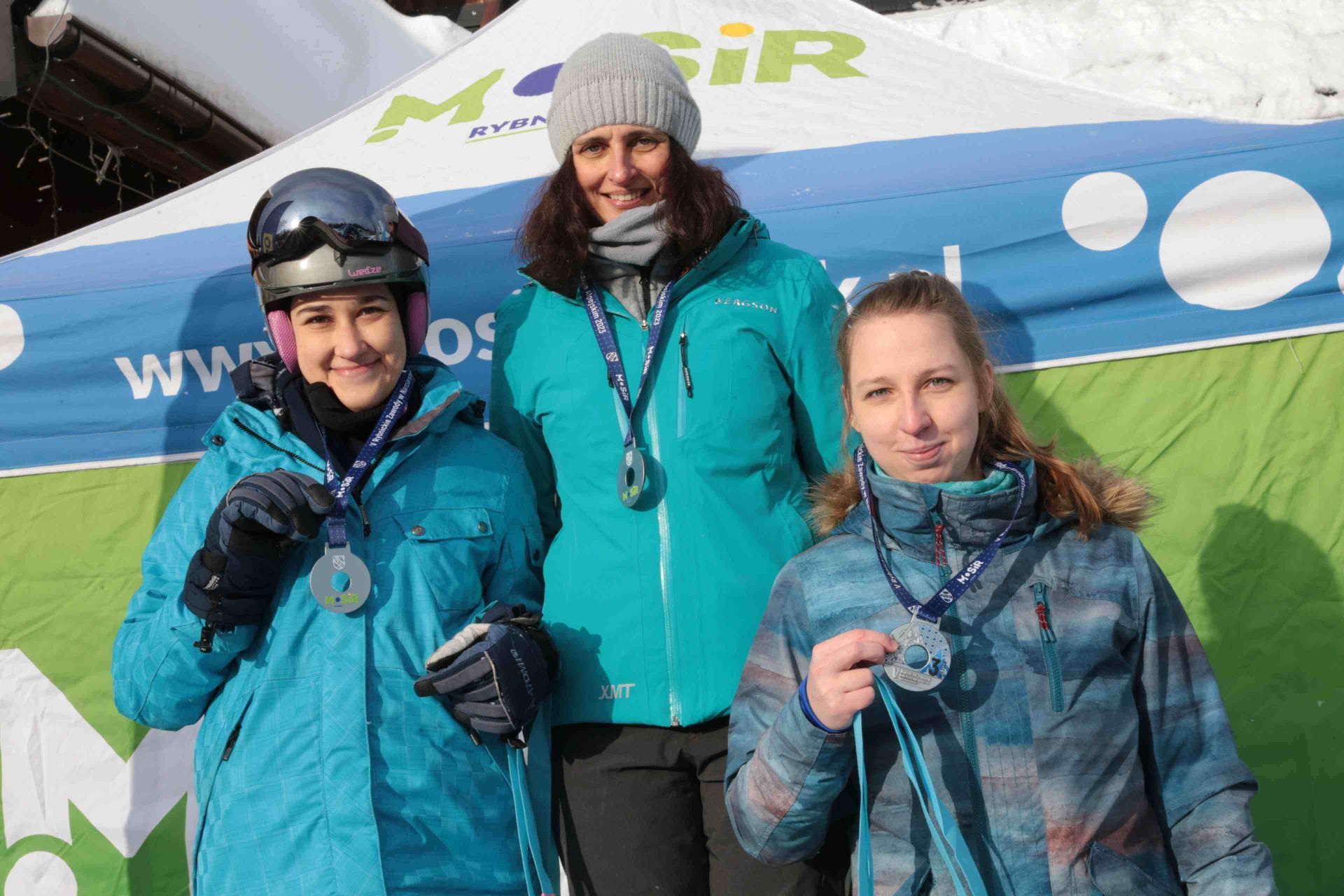 Najlepsze snowboardzistki rybnickich mistrzostw, od lewej Aleksandra Pfeifer, Magdalena Kasprzak i Wioletta Mańka.Zdj. Wacław Troszka
