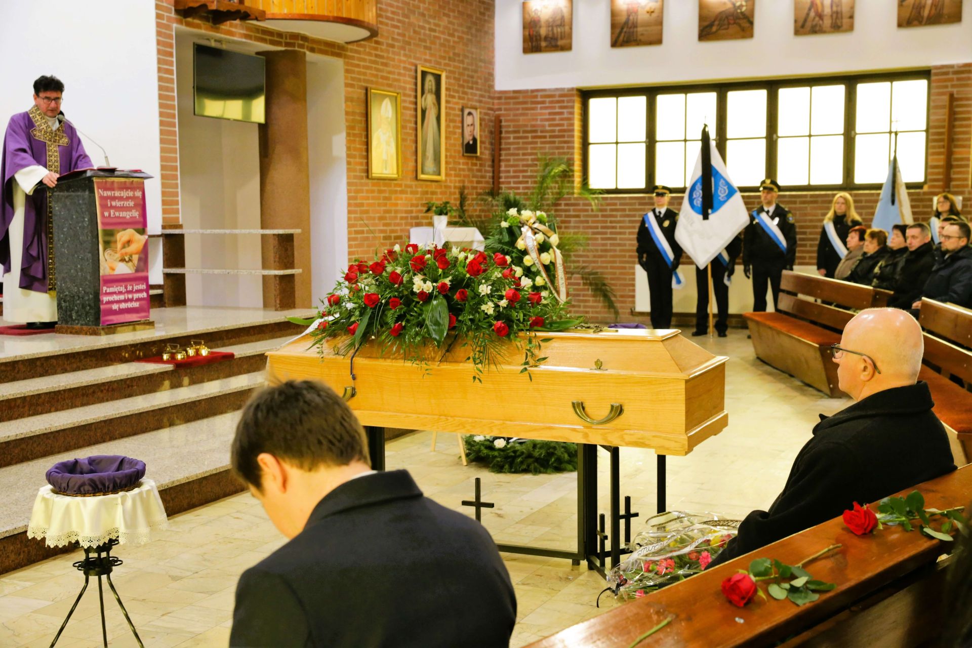 Pogrzeb śp. Krystyny Wałach odbył się w kościele parafialnym w Chwałecicach 