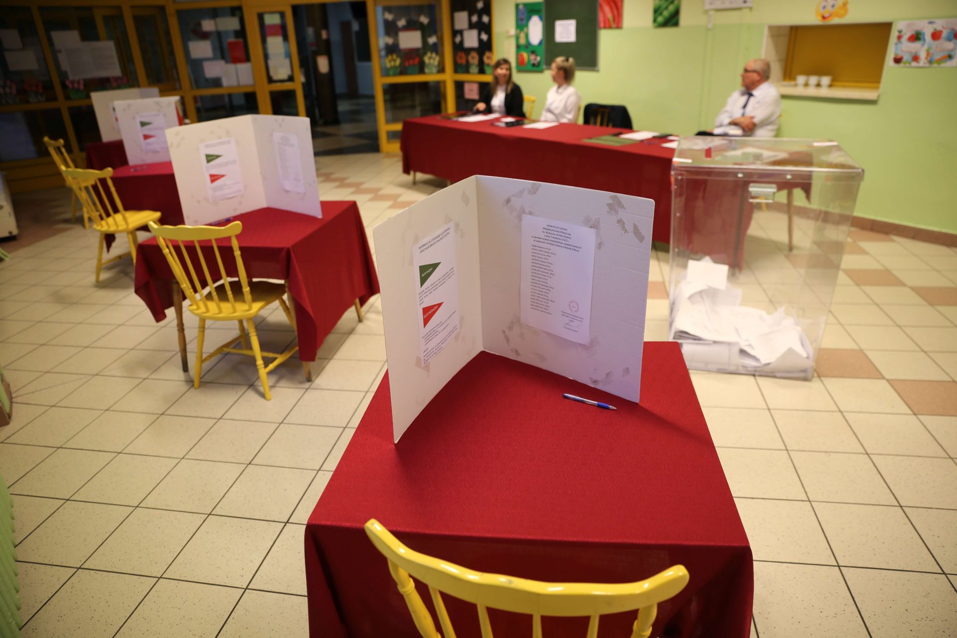 Jedyny w dzielnicy Smolna lokal wyborczy, w którym można dzisiaj głosować, mieści się w Szkole Podstawowej nr 34 przy ul. Reymonta. Zdj. Wacław Troszka