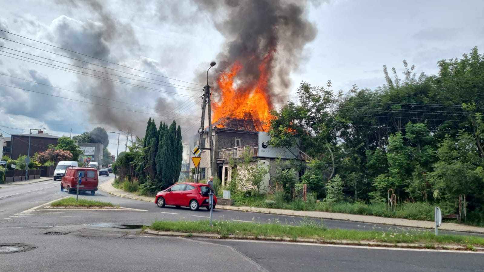 Pożar domu w Boguszowicach. Zdj. Rybnik i okolice - informacje drogowe 24 h