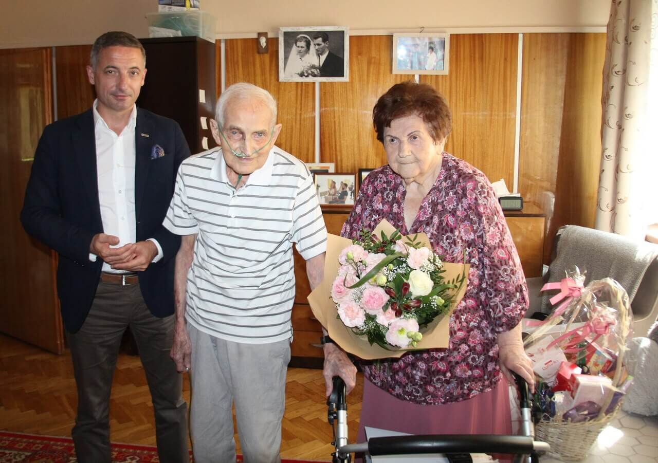 Z okazji Kamiennych Godów jubilatów odwiedził prezydent Piotr Kuczera. Zdj. Sabina Horzela-Piskula