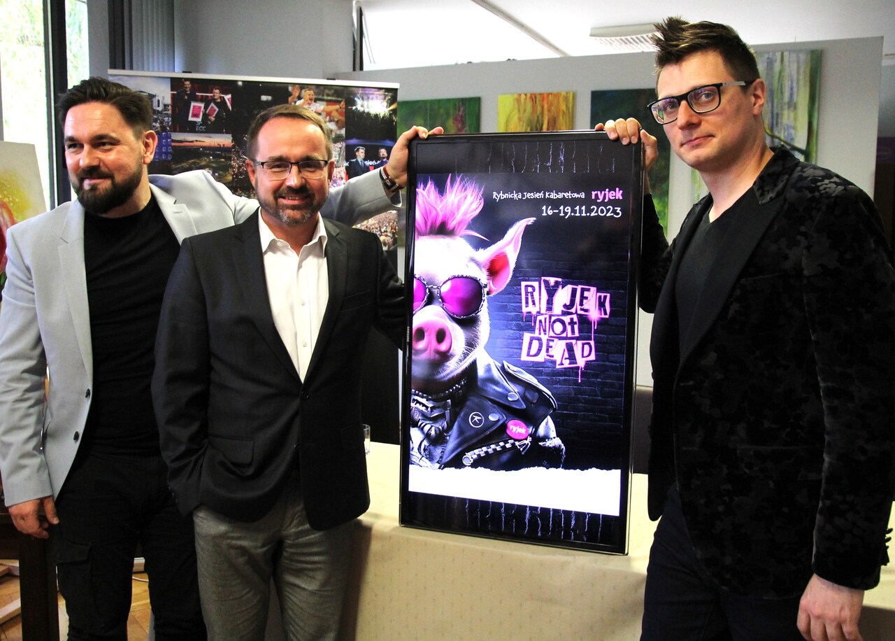 Punkowy RYJEK - tegoroczny plakat kultowej imprezy kabaretowej zaprezentowali dziś w TZR Piotr Sobik (z lewej), Michał Wojaczek i Łukasz Zaczek. Zdj. Sabina Horzela-Piskula