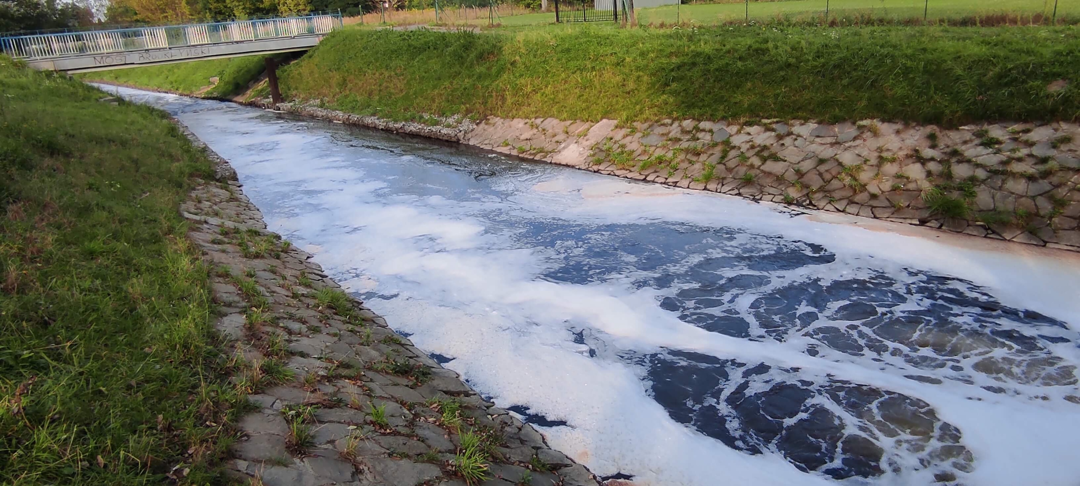 Zanieczyszczona rzeka Nacyna. Zdj. Czytelnika