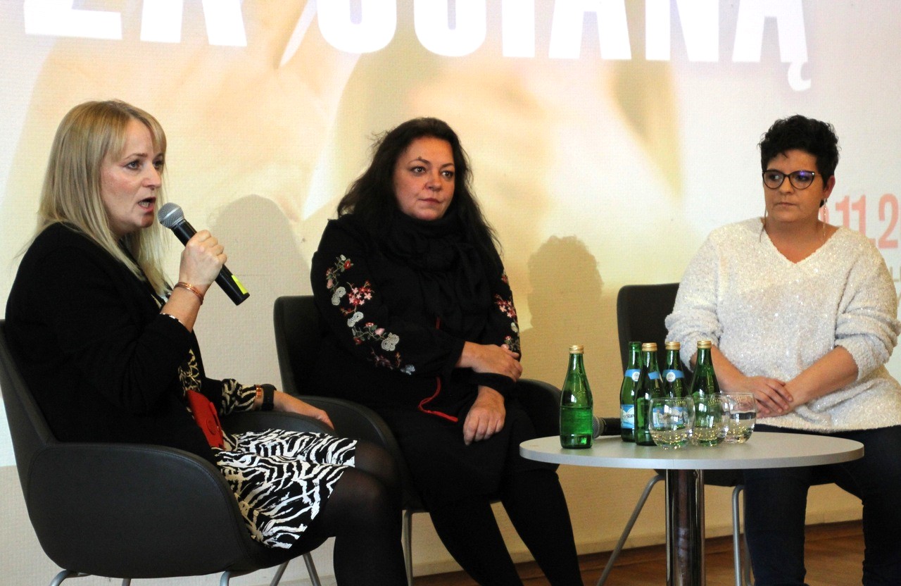 Joanna Wolska (z lewej), Agnieszka Czerederecka i Hanna Kustra mówiły m.in. o projekcie Koleżanki Sąsiadki. Zdj. (S)