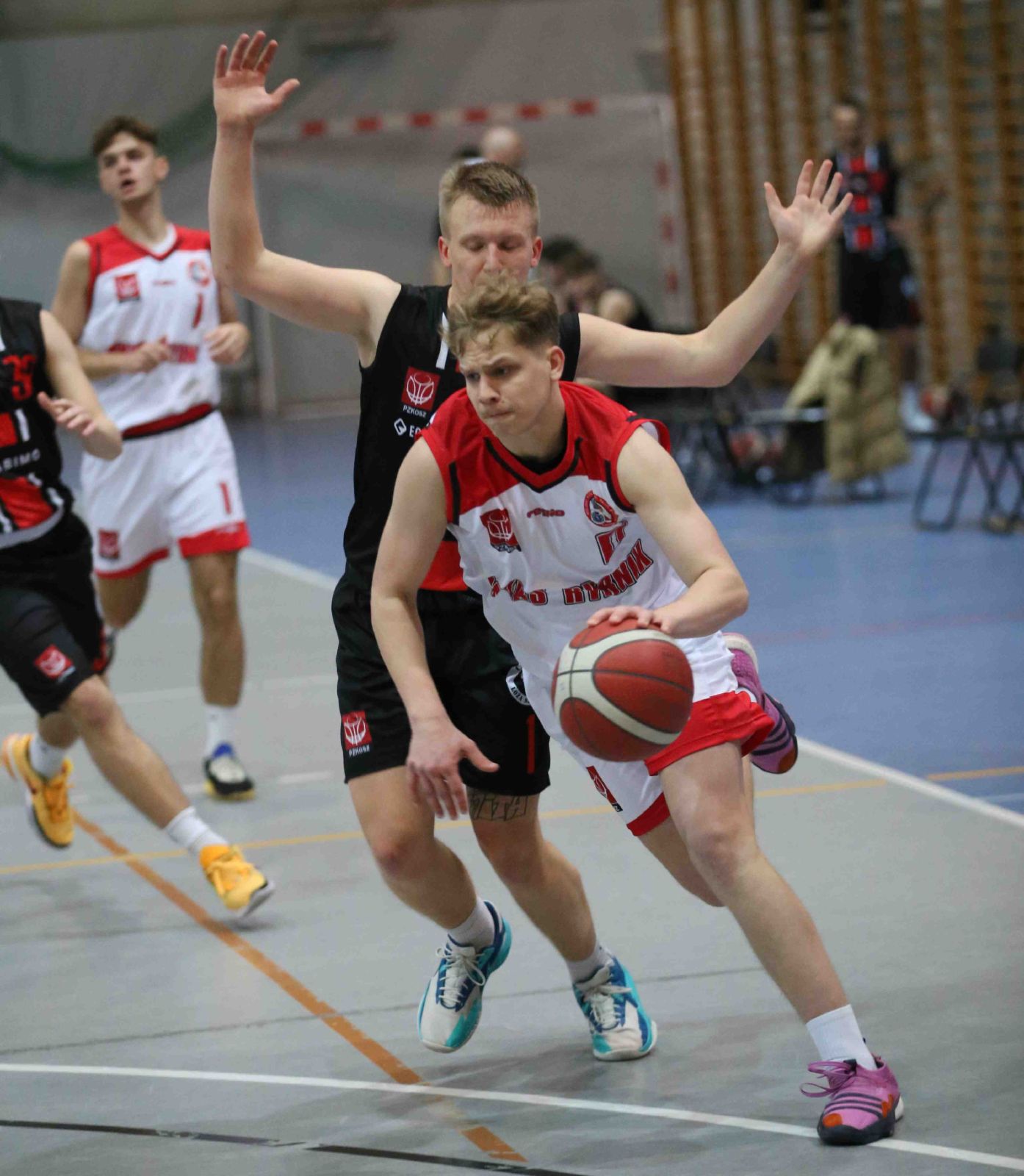 W meczu z Cracovią udanie zadebiutował w rybnickim zespole 20-letni wychowanek UKS-u Basket Chorzów Paweł Respondek. Zdj. Wacław Troszka