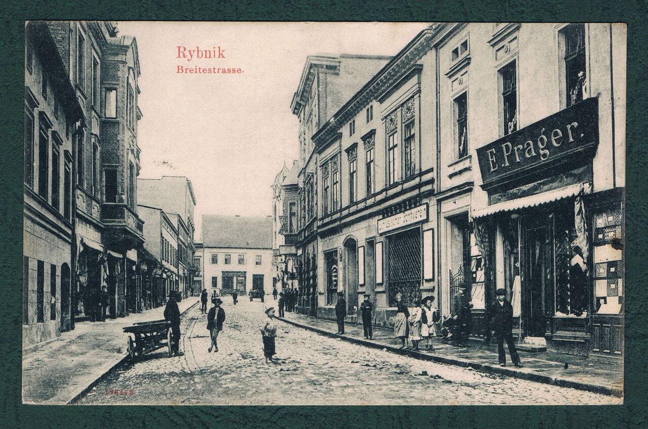  Ulica Breitestrasse (Sobieskiego) ok. 1909 r. z widocznym sklepem Emila Pragera (obecnie restauracja „Tu i Teraz przy Rynku”)