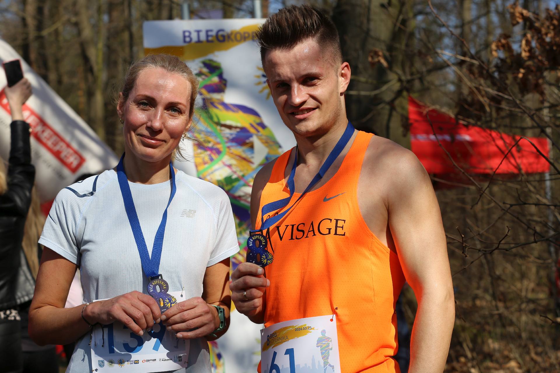 Zwycięzcy biegu na 5 km Bogumiła Kędzierska i Damian Olchówka. Zdj. Wacław Troszka