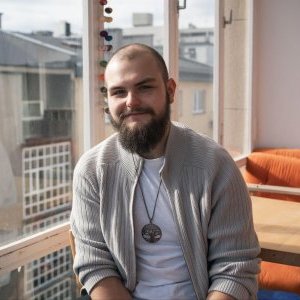 “Żaden spektakl nie chwyta od razu” - Mateusz Suchan o Teatrze Na Pół i pedagogice teatru