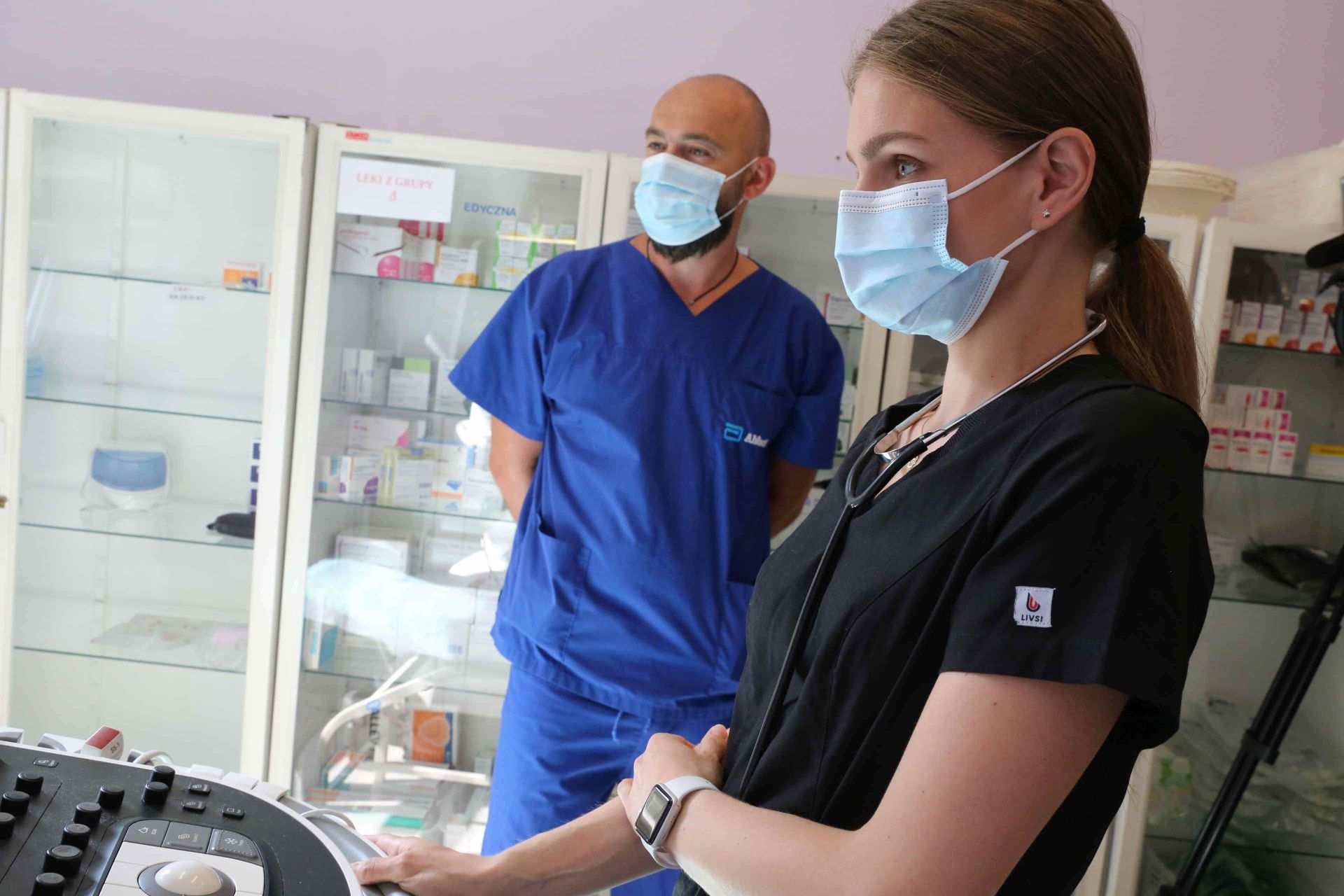 W Ukrainie Iryna Lehka pracowała w małym szpitalu w rodzinnym Husiatyniu teraz w rybnickim szpitalu wojewódzkim polscy lekarze wprowadzają ją w arkana poslkiej kardiologii